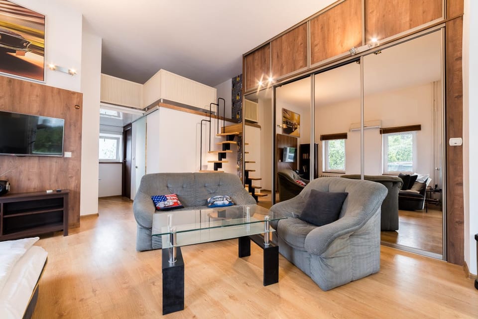 TV and multimedia, Kitchen or kitchenette, Living room, Seating area, Evening entertainment