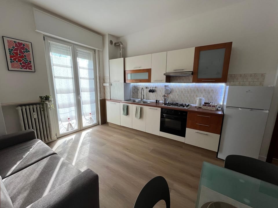 Kitchen or kitchenette, Living room, Seating area, oven, pet friendly, stove