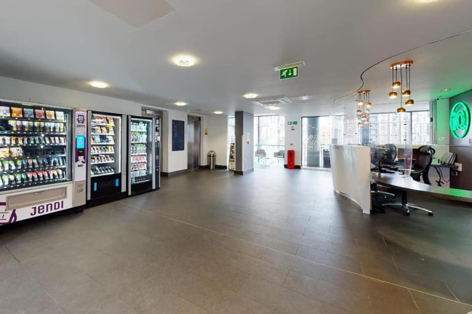 Student Only Bronze Ensuite Premium Sterling Court Apartment in Wembley