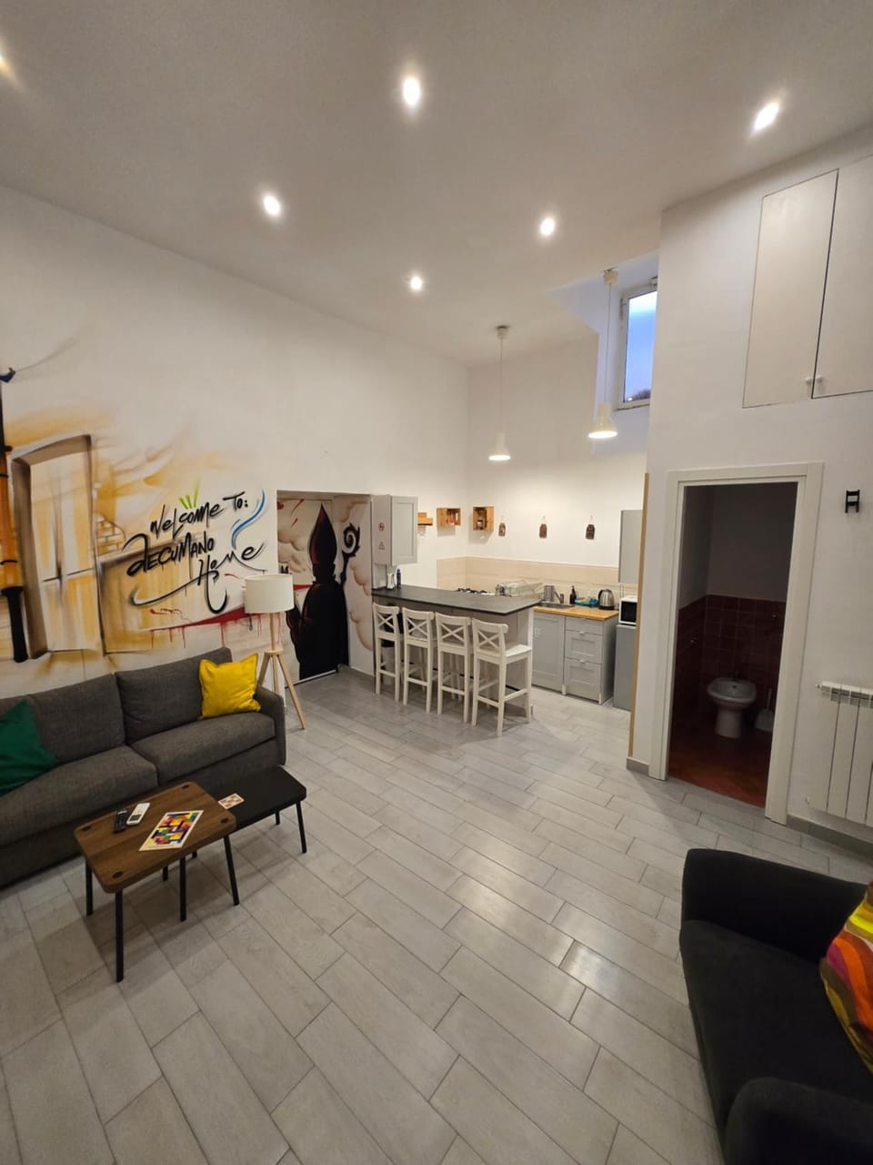 Kitchen or kitchenette, Seating area