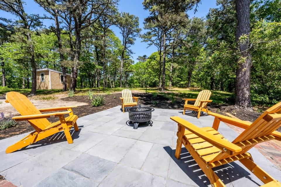 Charming Garrison Colonial Home in Wellfleet House in Wellfleet