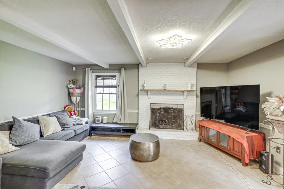 Pool & Tennis Court Access: Home in Warner Robins House in Warner Robins