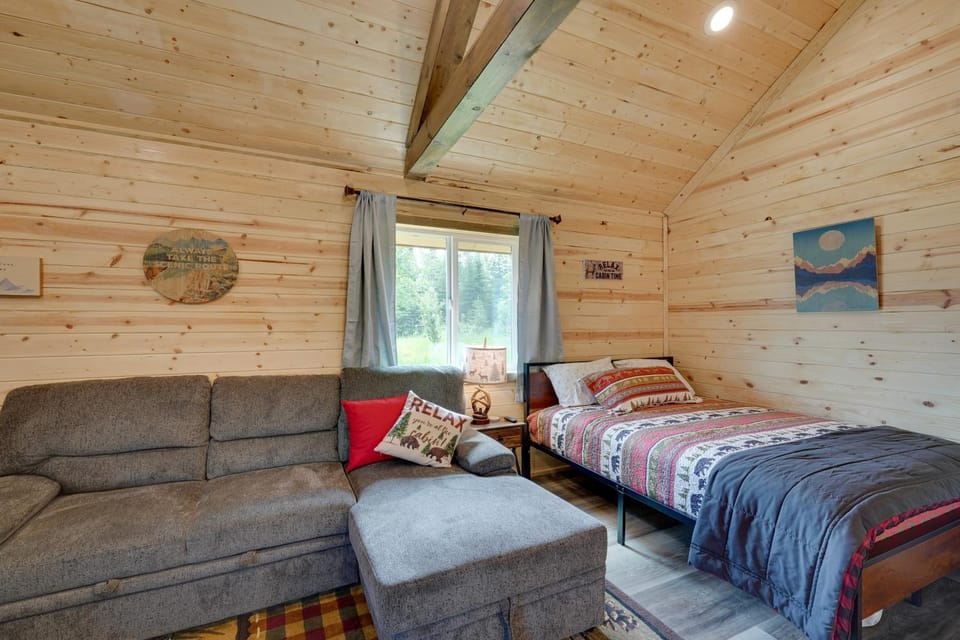 Kenai Peninsula Base Camp: Cabin in Soldotna Cabin in Alaska