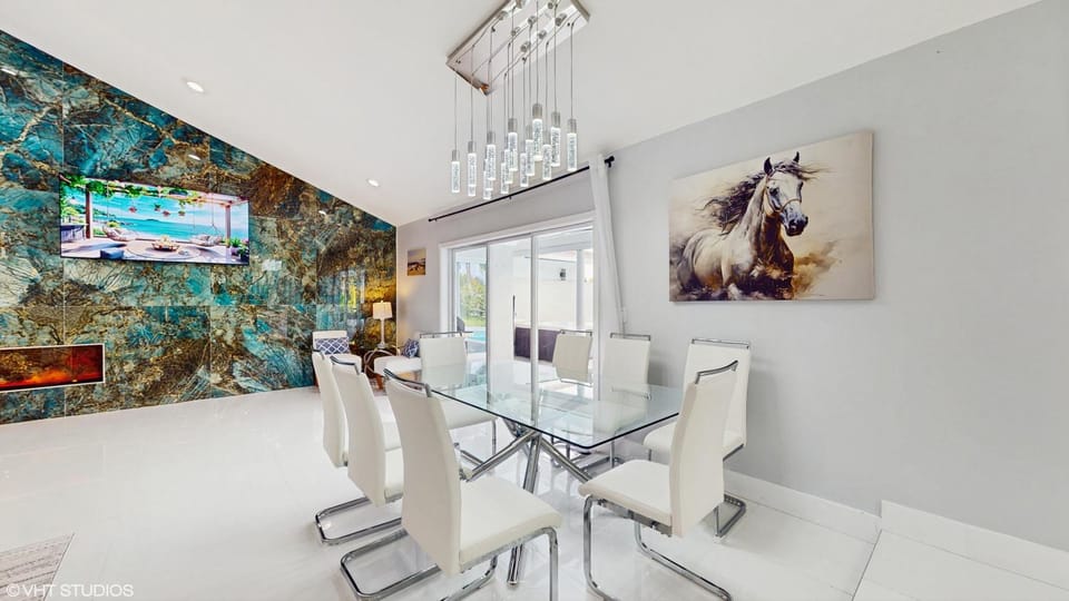 Decorative detail, Seating area, Dining area