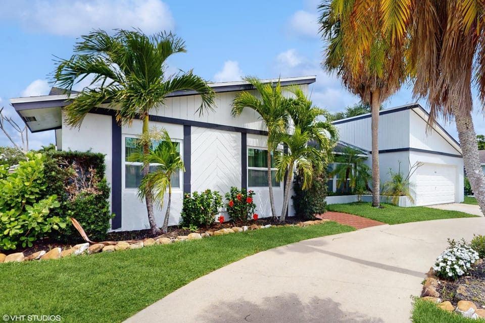 Property building, Natural landscape, Garden