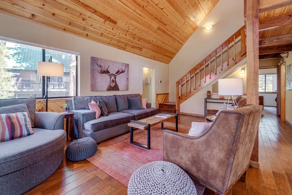 1 Mi to Tahoe Donner Skiing: Luxe Truckee Cabin! Cabin in Truckee