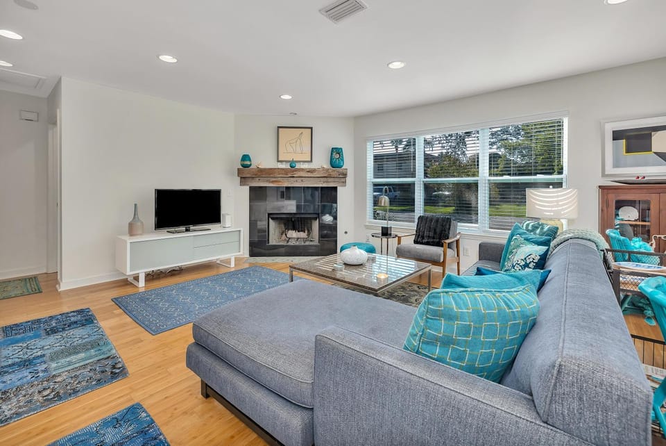 1157 College House in Saint Simons Island