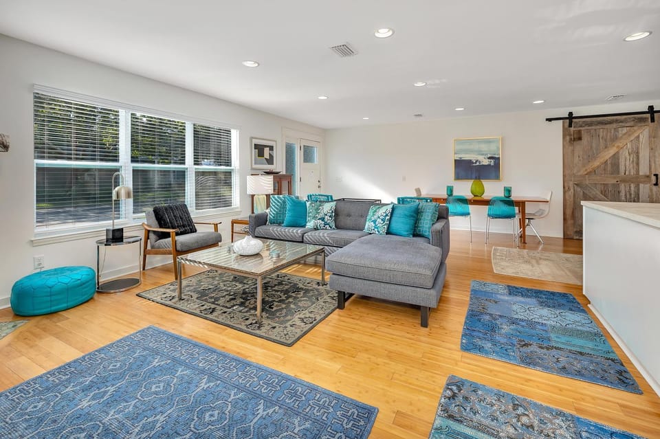 1157 College House in Saint Simons Island