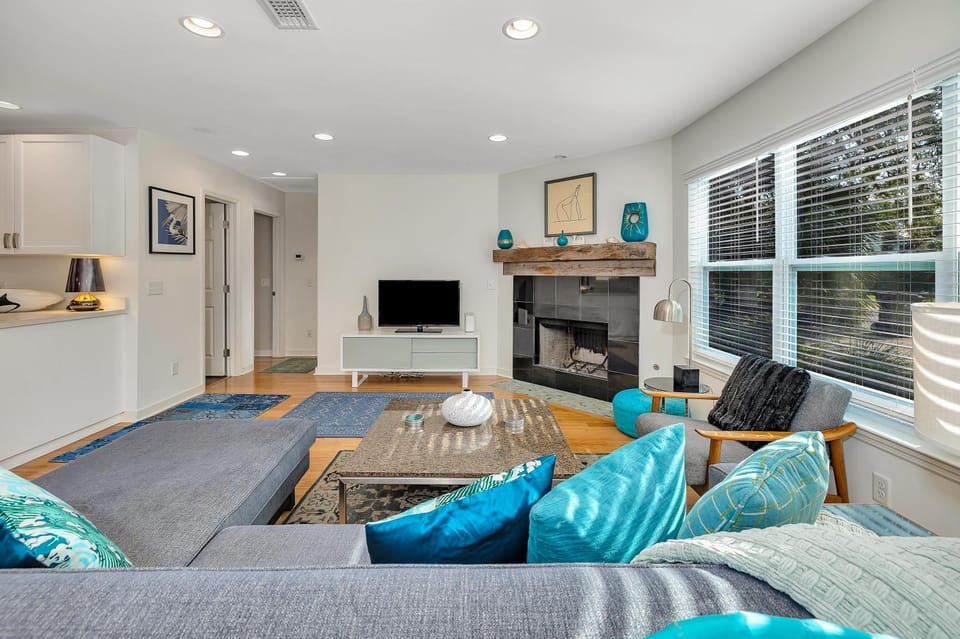 1157 College House in Saint Simons Island