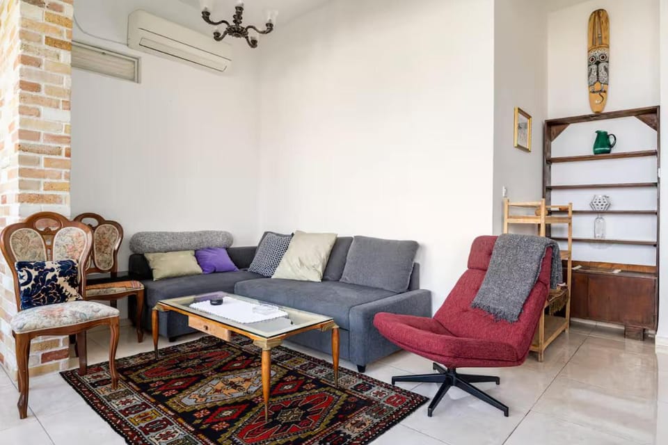 Living room, Seating area, air conditioner