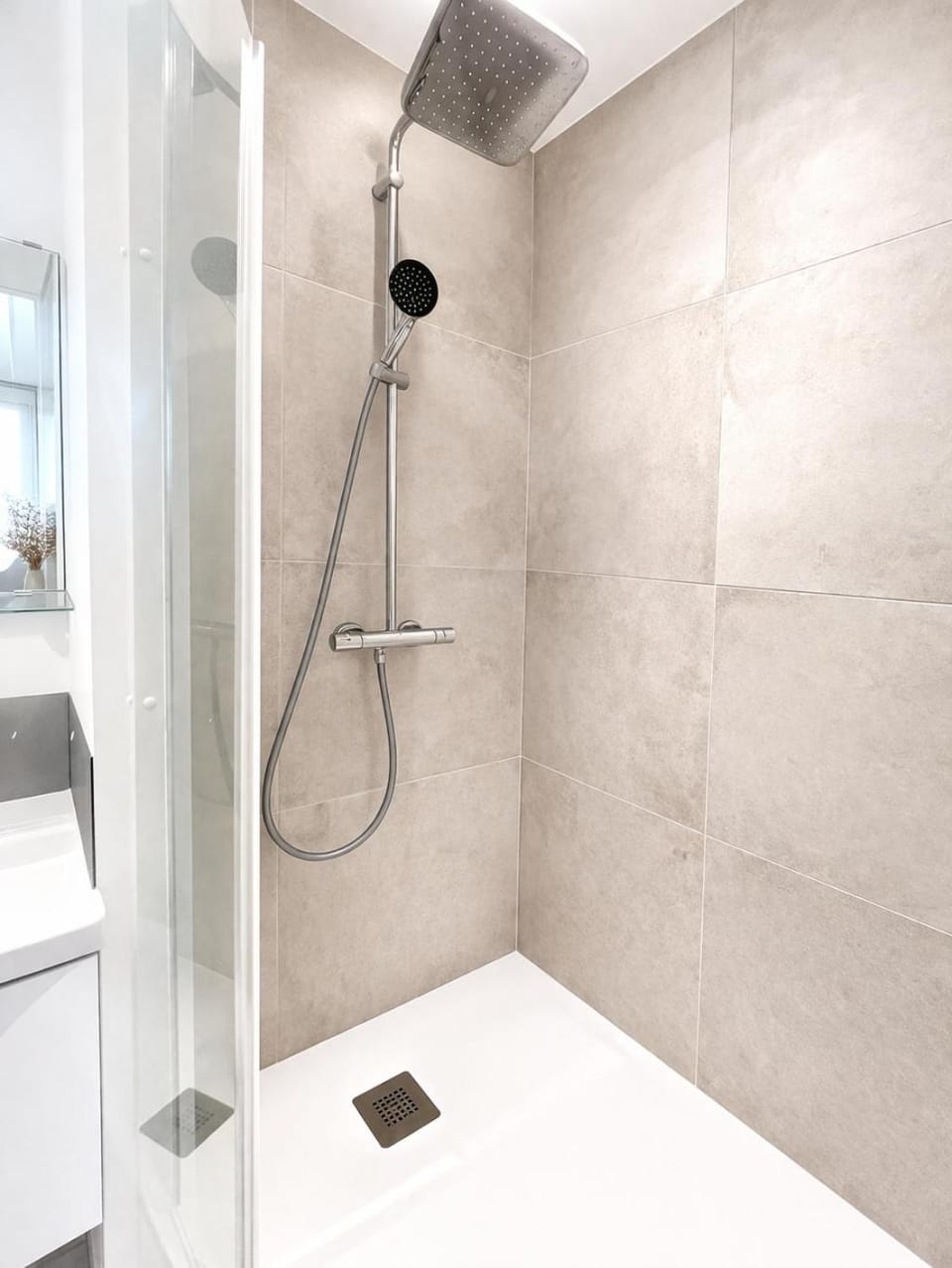 Shower, Bathroom, towels