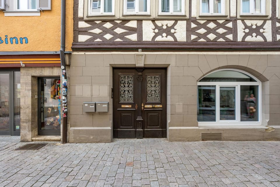 Property building, Facade/entrance, Day