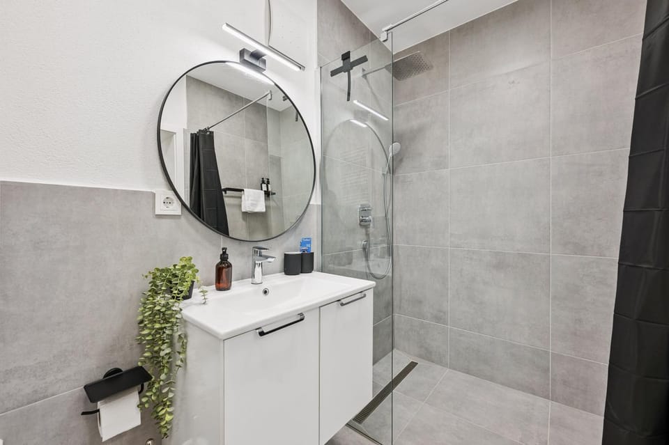Shower, Bathroom, towels