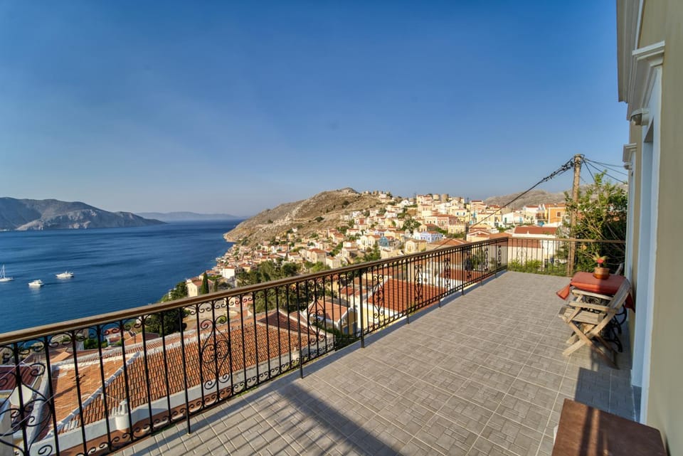 Property building, Nearby landmark, Day, Natural landscape, View (from property/room), Balcony/Terrace, City view, Lake view, Mountain view, River view, Sea view