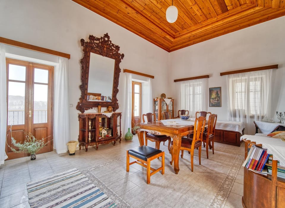 Bed, Living room, Photo of the whole room, Seating area, Dining area, Bedroom