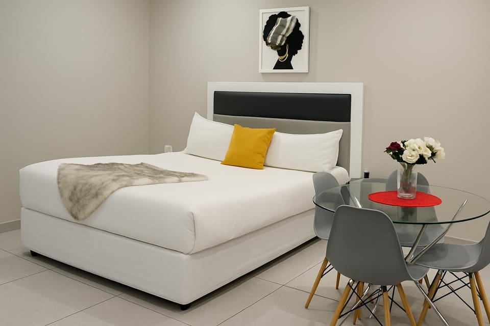 Bed, Living room, Seating area, Bedroom