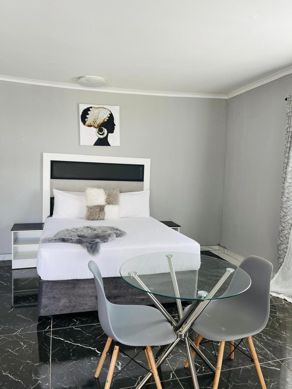 Bed, Seating area, Dining area, Bedroom
