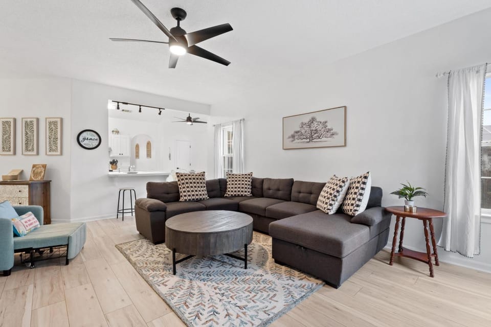 Living room, Decorative detail, Seating area, kitchen