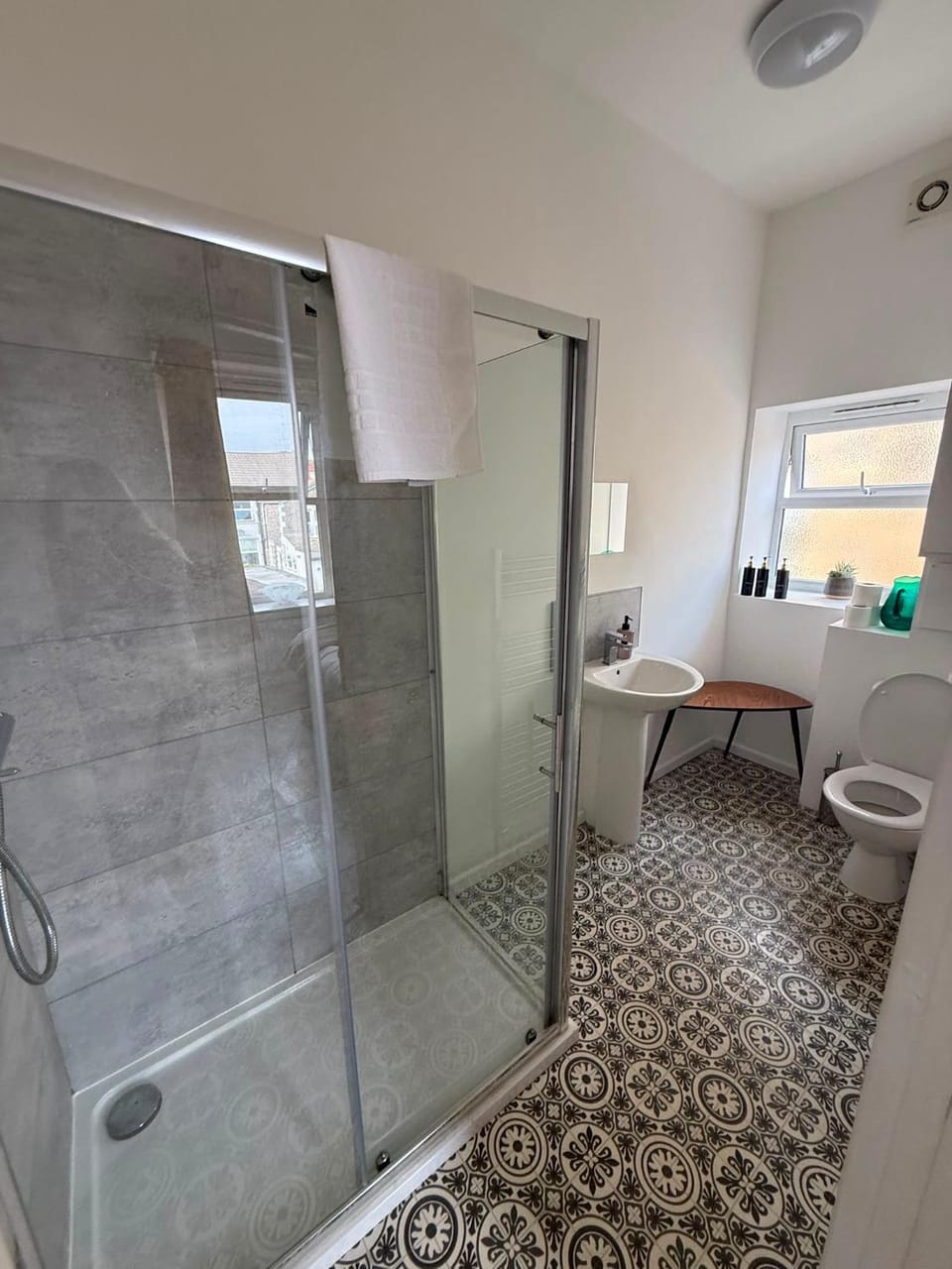 Shower, Bathroom, Decorative detail