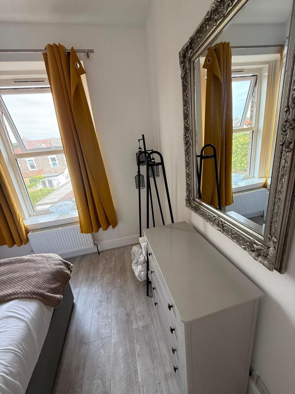 Photo of the whole room, Decorative detail, Bedroom, storage