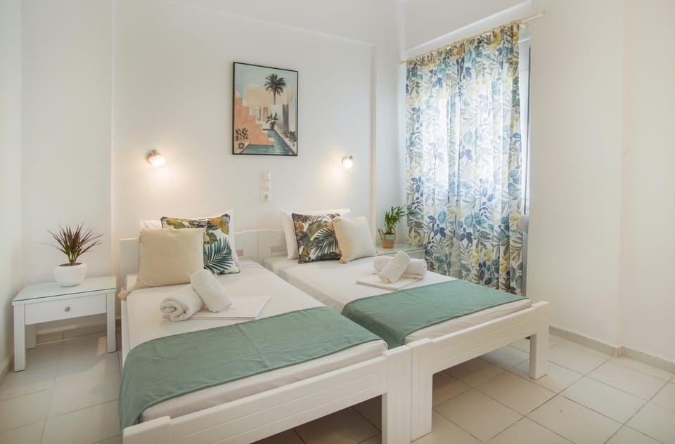 Bedroom, towels