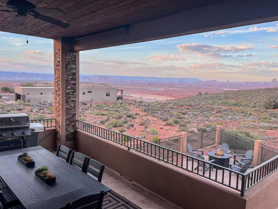 The Cliff Dweller - Peaceful Escape 50-mile Views House in Page
