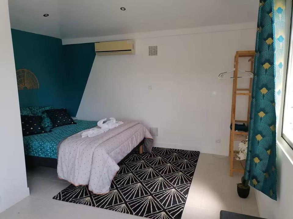 Bed, Bedroom, air conditioner