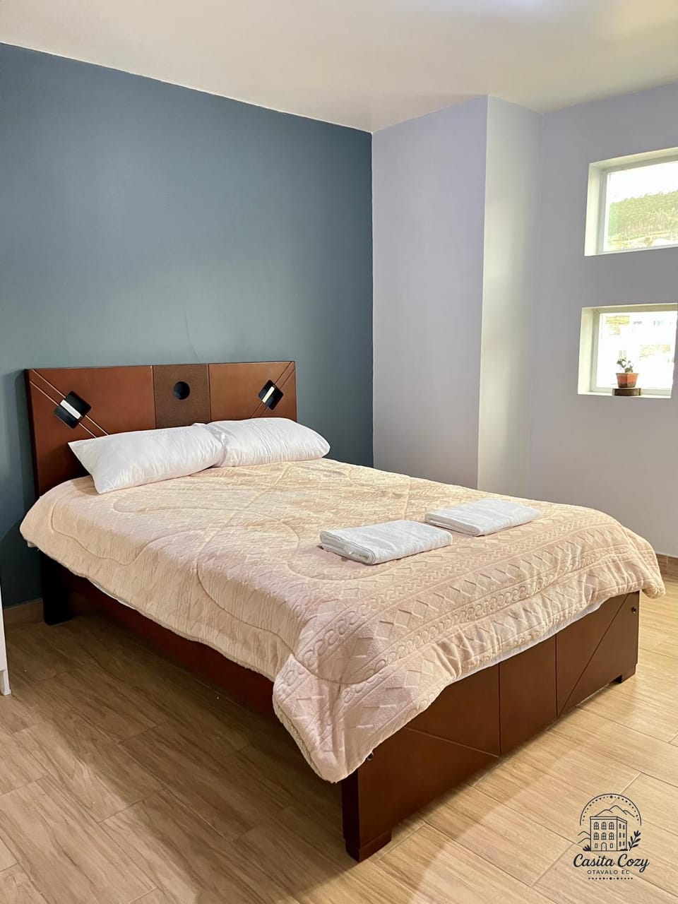 Bed, towels