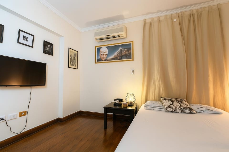 Bed, TV and multimedia, Photo of the whole room, Bedroom, air conditioner