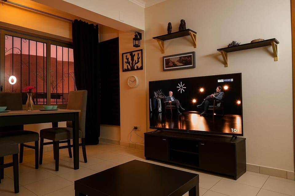 Communal lounge/ TV room, TV and multimedia, Dining area, Evening entertainment