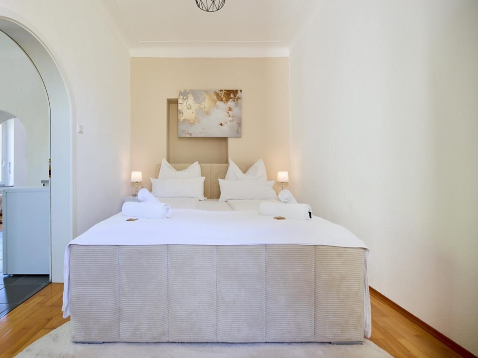 Bed, Photo of the whole room, Bedroom, towels