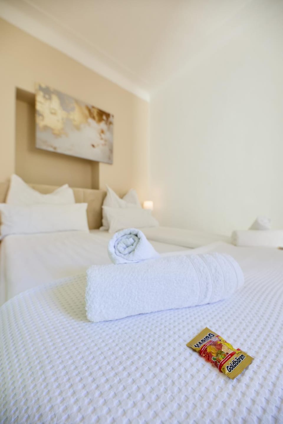 Bed, Photo of the whole room, Bedroom, towels