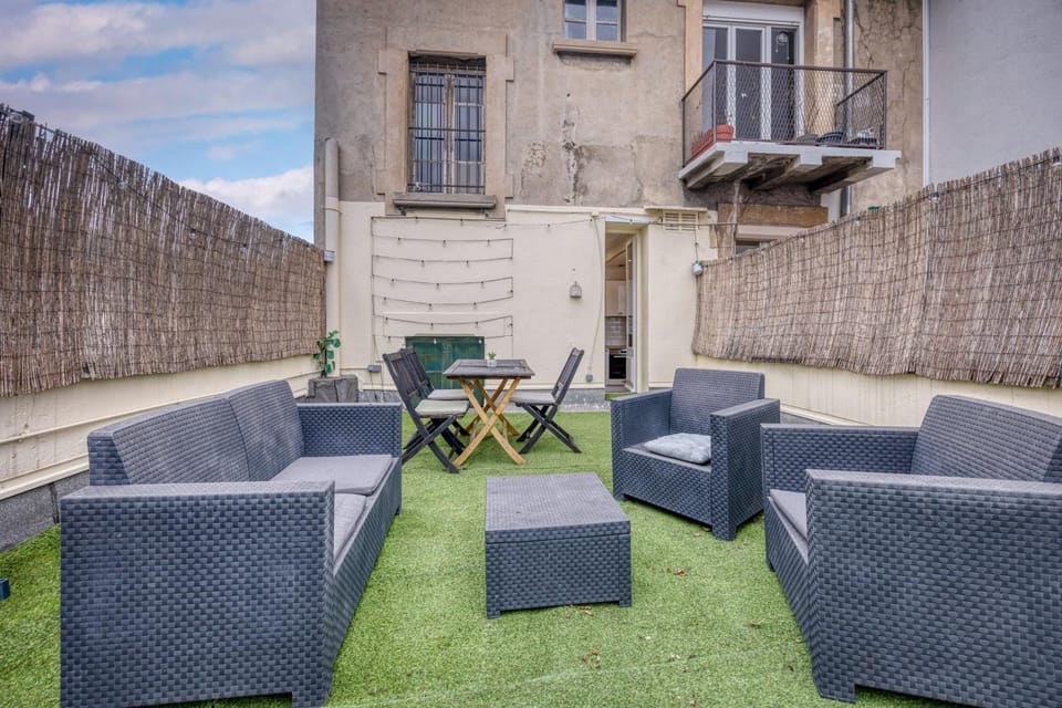 Property building, Patio, Day, Garden, View (from property/room), Balcony/Terrace, Living room, Seating area, Garden view