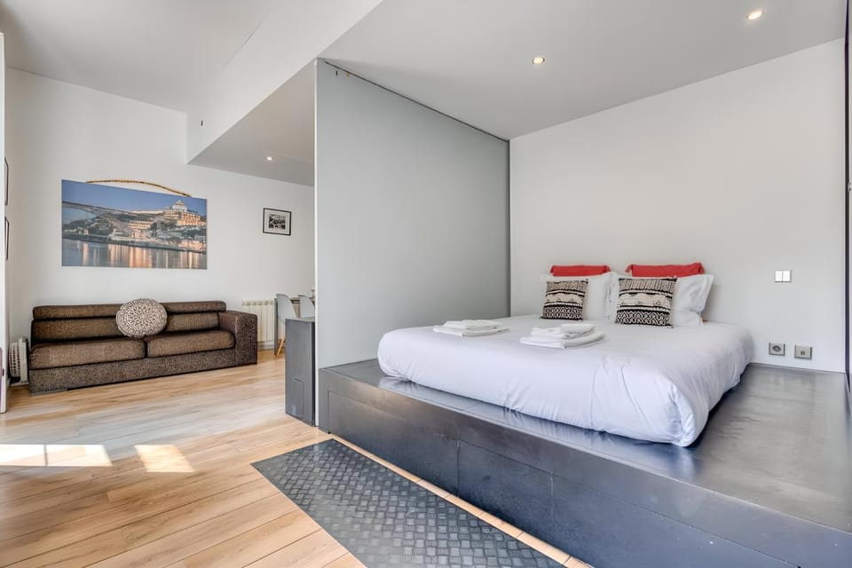 Bed, Bedroom, towels, wardrobe