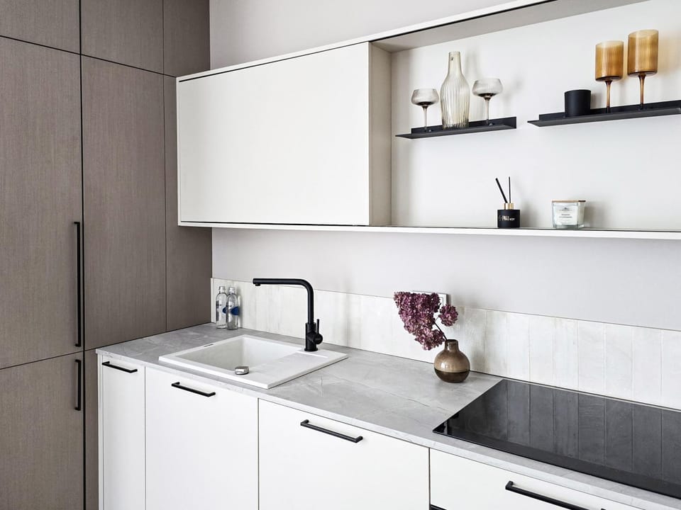 Coffee/tea facilities, Kitchen or kitchenette, dishwasher, stove