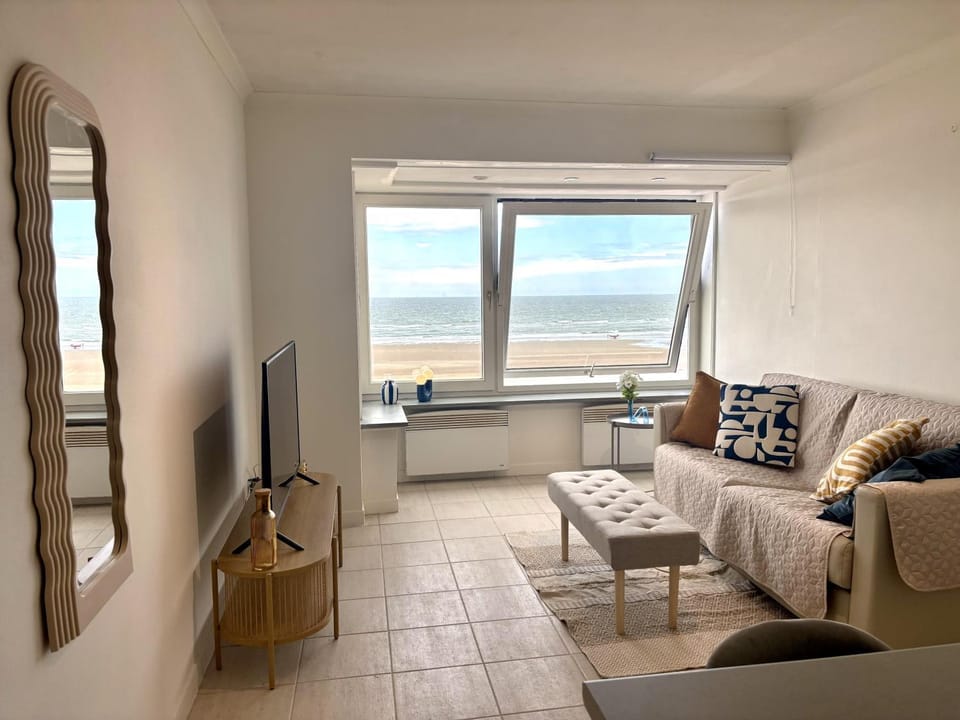 Stijlvol appartement 'Claire' met frontaal zeezicht Apartment in Ostend