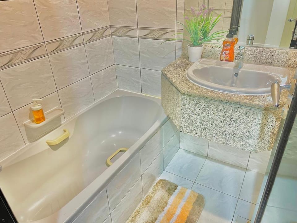 Sleep 6 Mina Road Apartment in Dubai