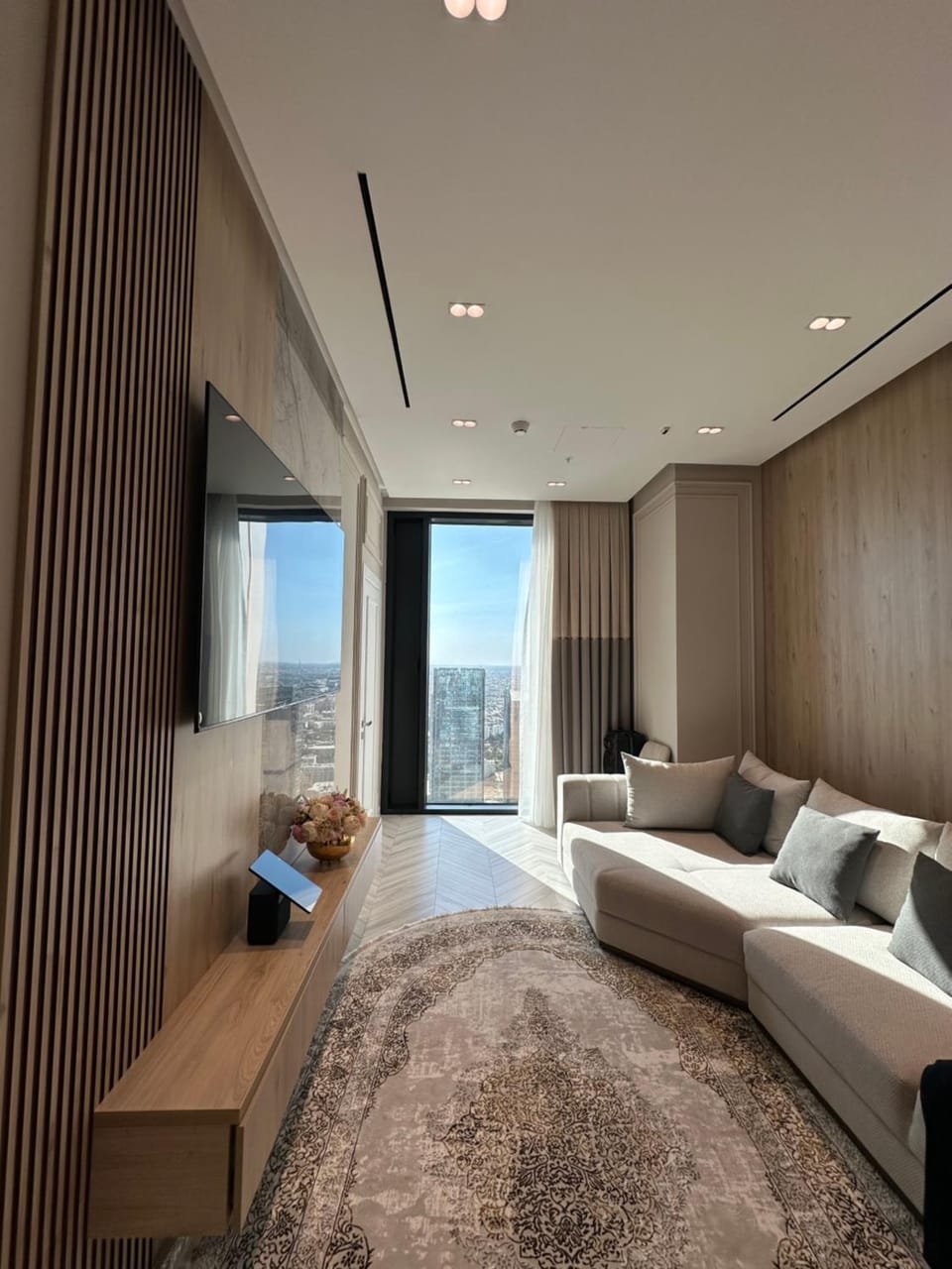 Living room, Photo of the whole room