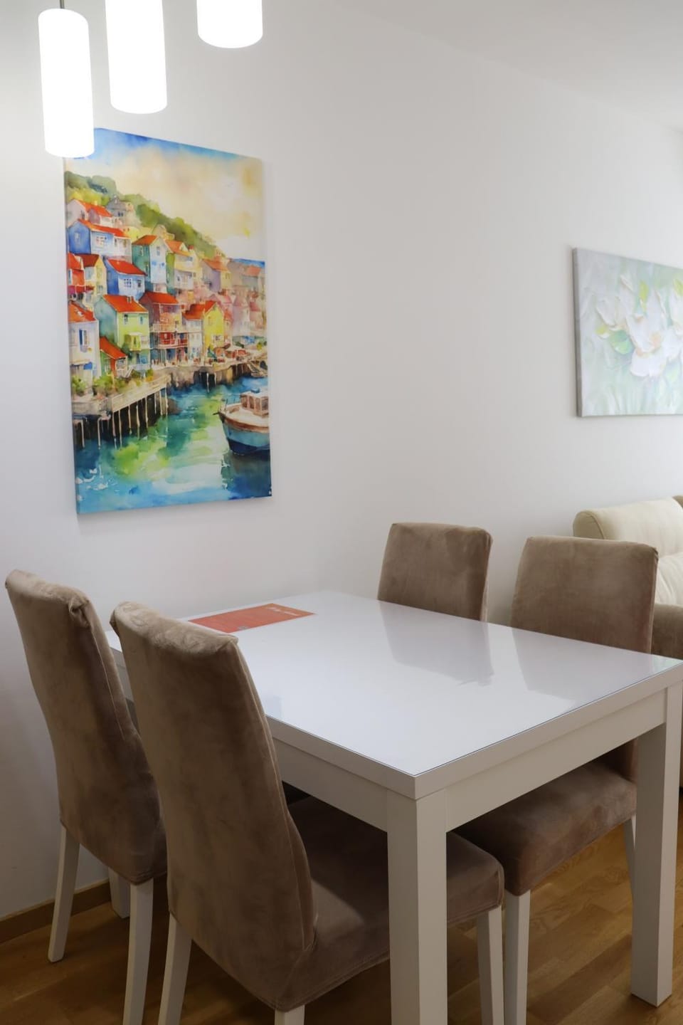 Seating area, Dining area