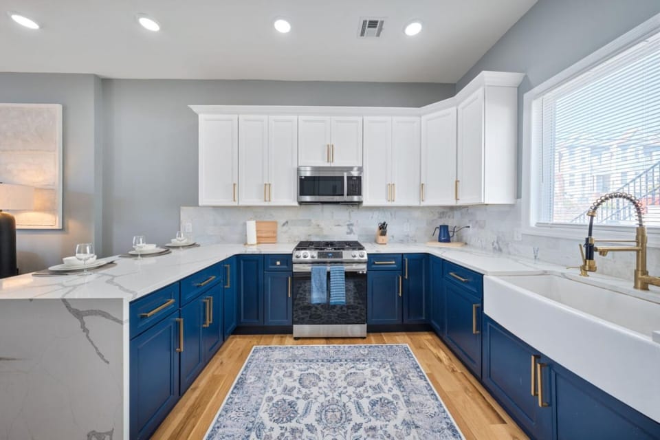 NYC Skyline Views • Near Times Sq • Rooftop Deck Apartment in Hoboken