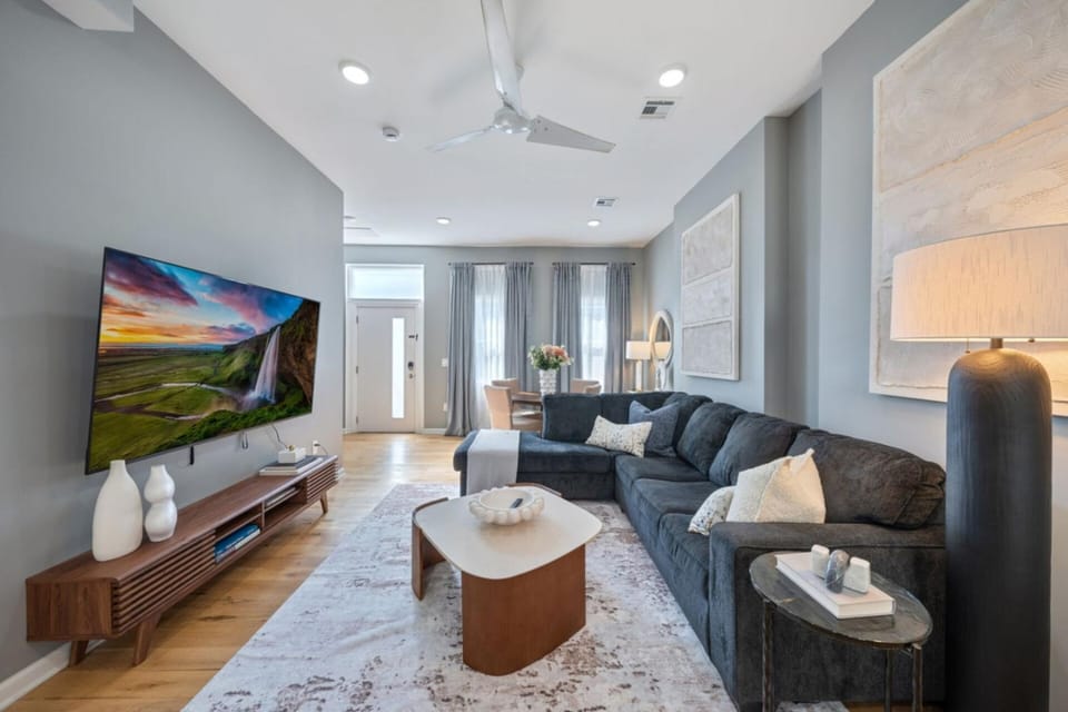 NYC Skyline Views • Near Times Sq • Rooftop Deck Apartment in Hoboken