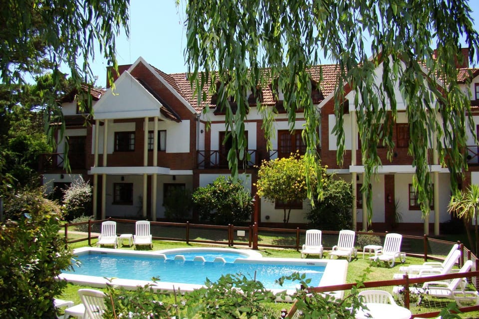 Property building, Day, On site, Swimming pool, Swimming pool