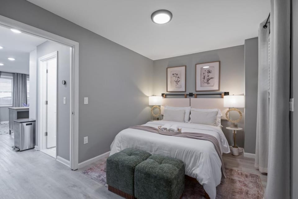 Modern Condo with Private Porch, Mins to NYC House in Hoboken