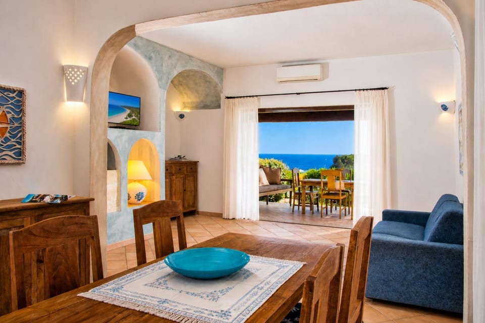 Living room, Dining area, Sea view
