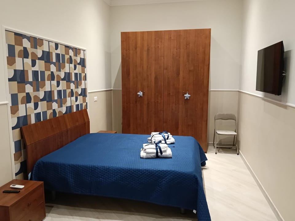Property building, TV and multimedia, Bedroom