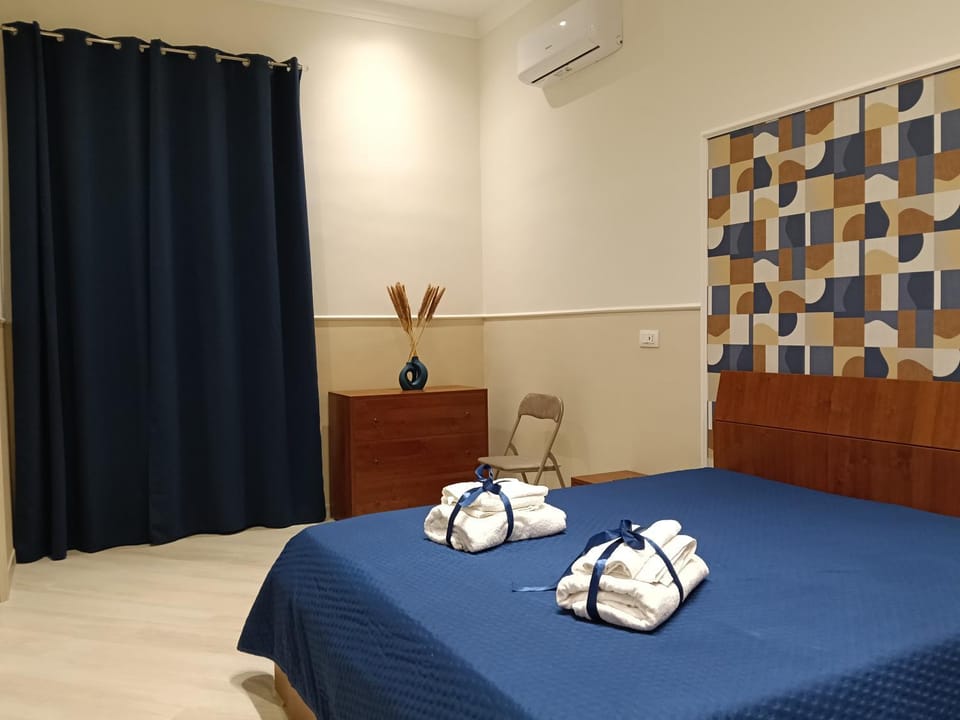 Bedroom, air conditioner