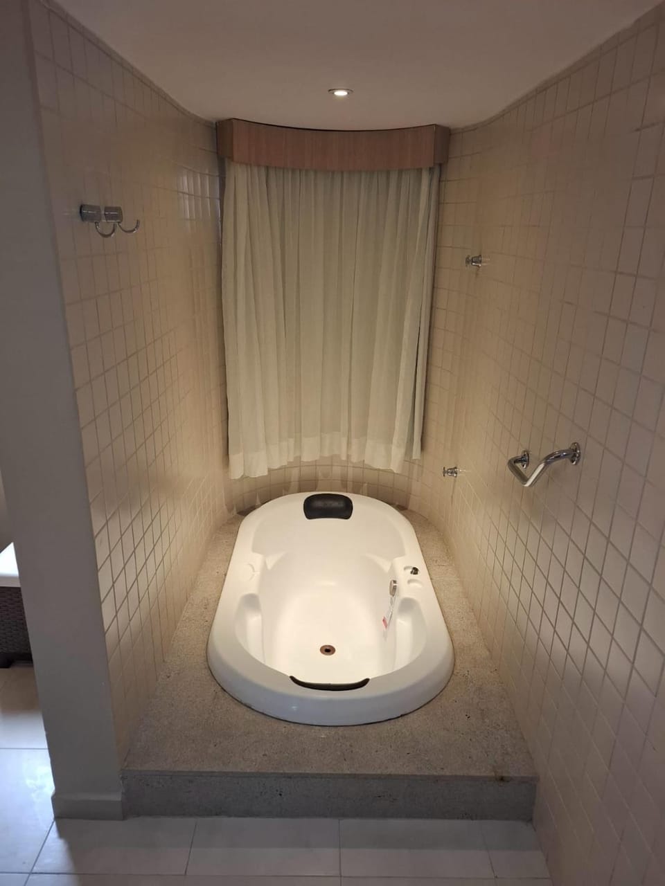 Hot Tub, Bath