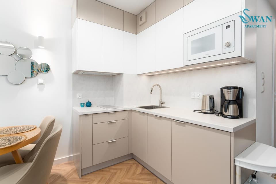 Coffee/tea facilities, Kitchen or kitchenette, stove