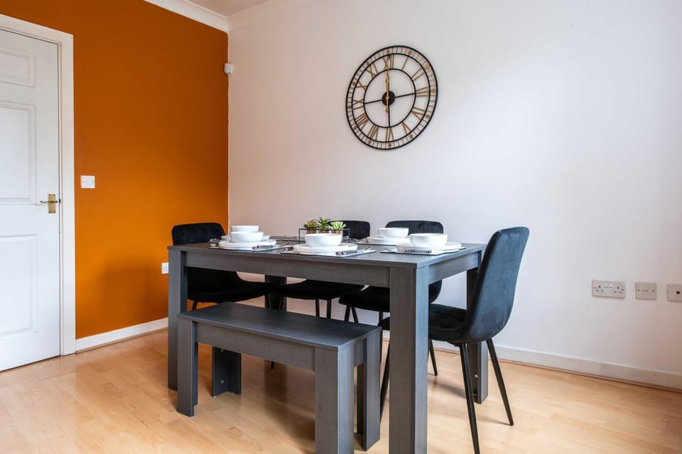 Seating area, Dining area