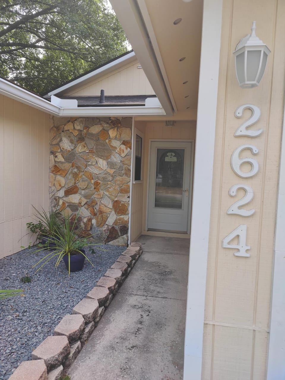 Facade/entrance